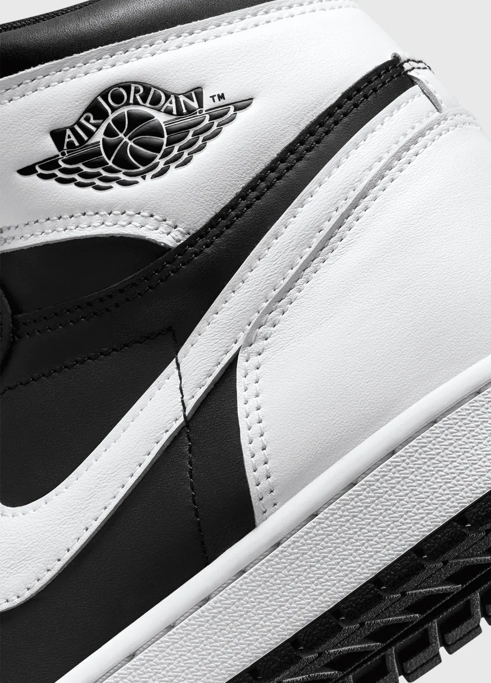 Air Jordan 1 Retro High OG 'Black White' Sneakers