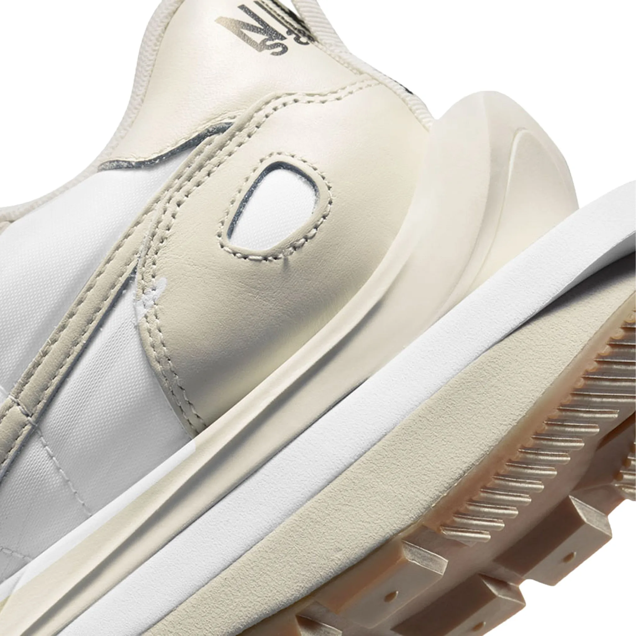 Nike Vaporwaffle sacai Sail Gum